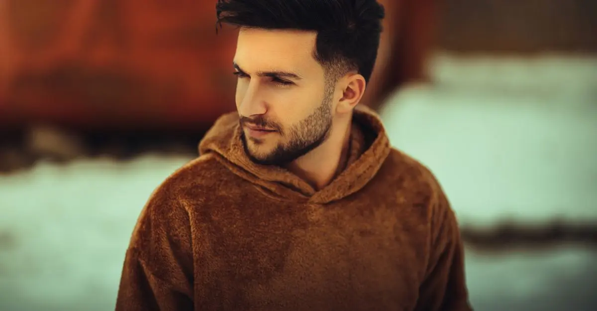 Comment porter le hoodie avec style pour un look décontracté