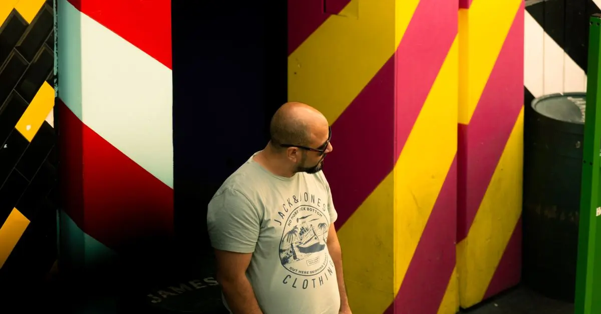 Comment choisir le t-shirt parfait pour un look masculin moderne
