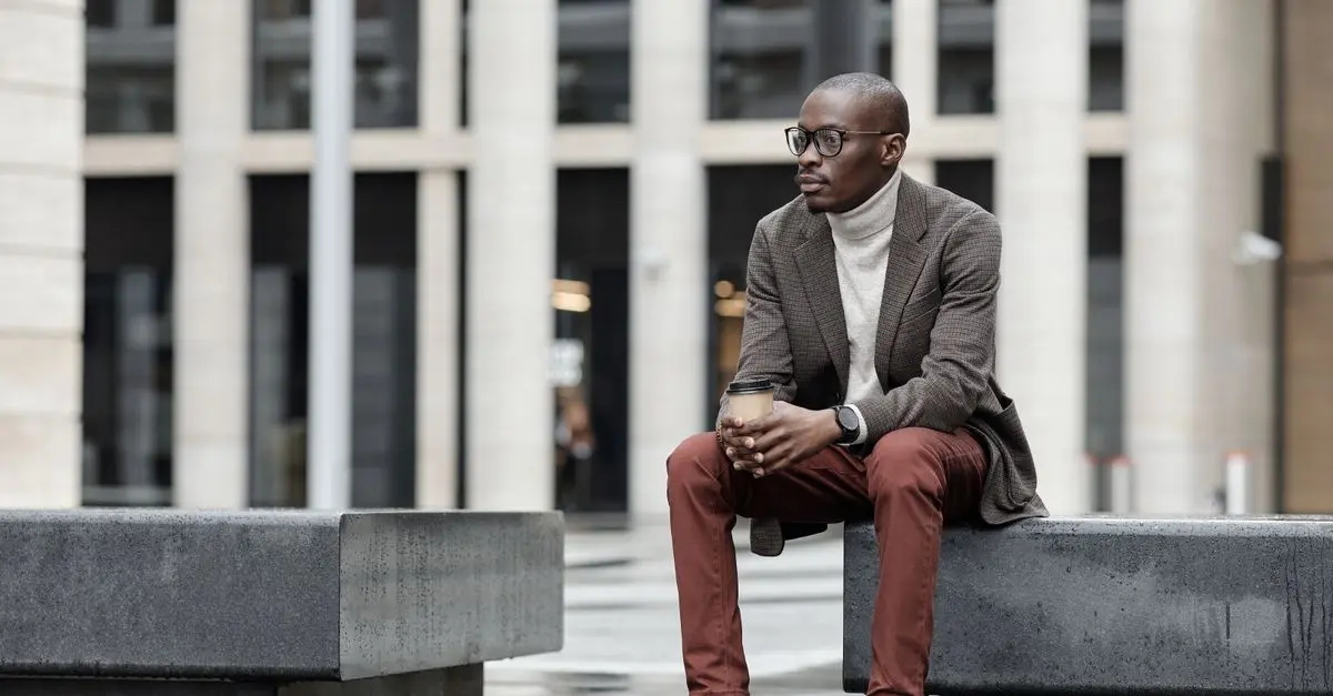 L'art d'associer les couleurs dans un look masculin