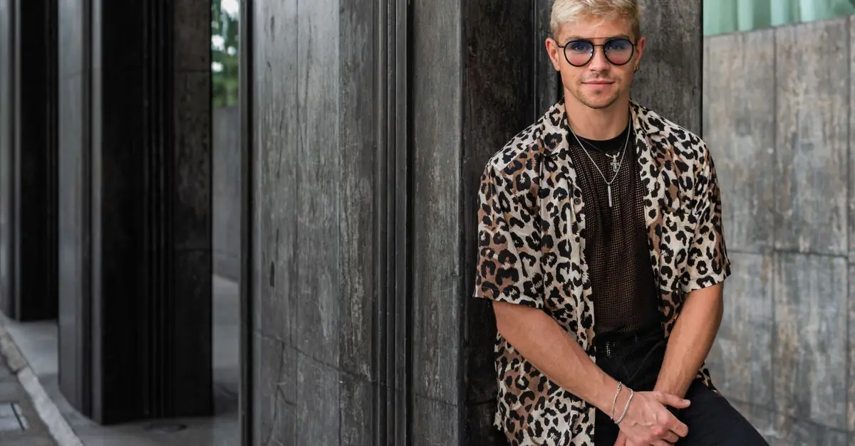 Comment réussir un look monochrome pour homme : conseils et astuces