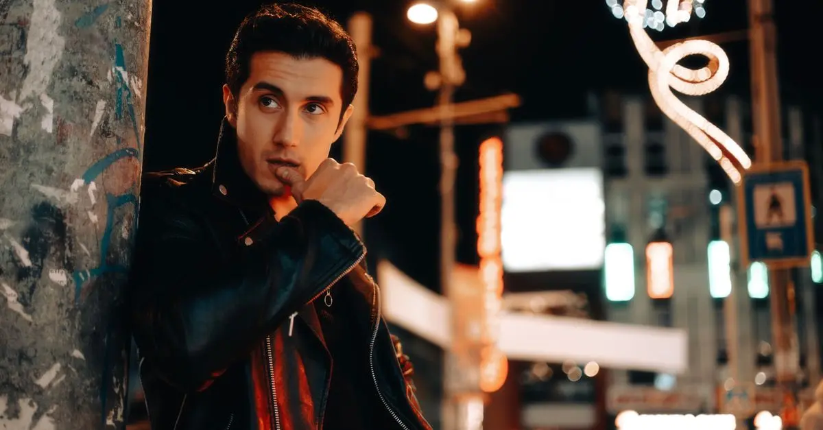 Comment porter la veste en cuir avec style