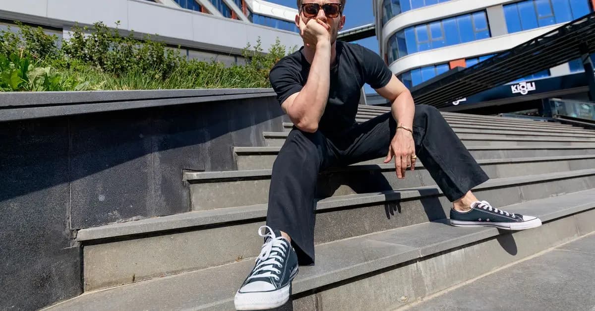 Comment porter le t-shirt parfait pour un look masculin réussi