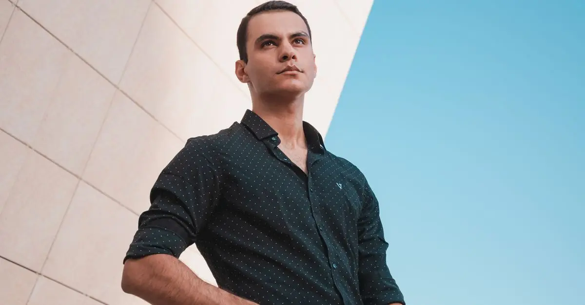 Comment choisir la chemise idéale pour un look masculin réussi