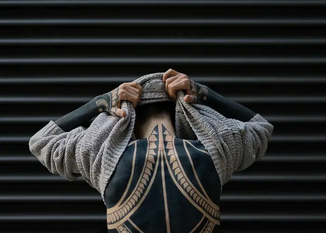Comment porter le sweats à capuche avec style