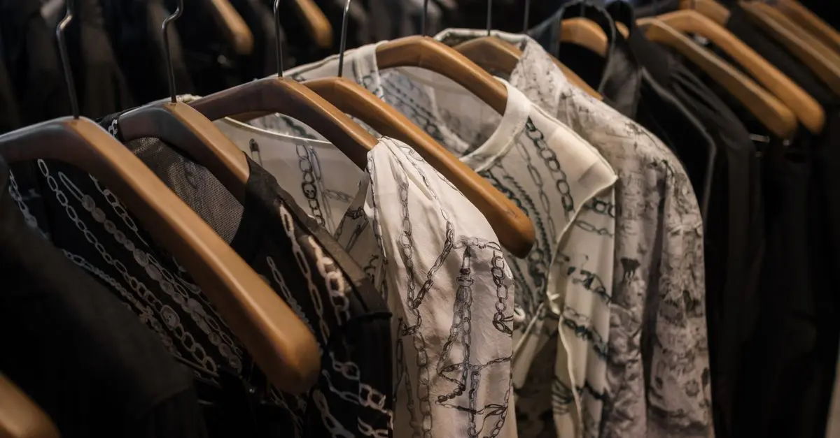 Comment bien choisir son t-shirt pour un look masculin moderne