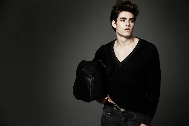 Comment choisir le t-shirt idéal pour un look masculin réussi