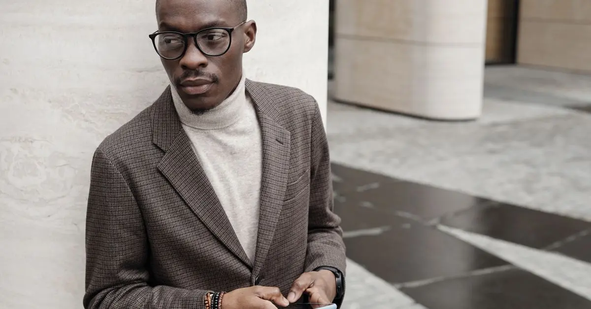 Comment porter le cardigan pour un look masculin élégant