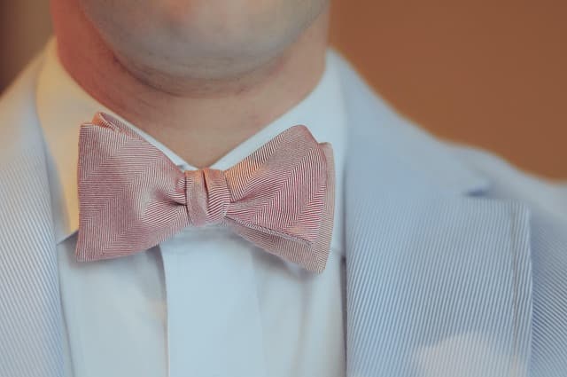 Comment choisir le parfait costume d'été pour homme